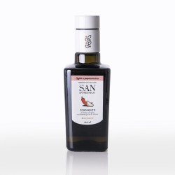Condimento all’Aglio e Peperoncino a base di Olio Extra Vergine di Oliva Biologico 250 ml Condimento all’Aglio e Peperoncino a base di Olio Extra Vergine di Oliva Biologico 250 ml